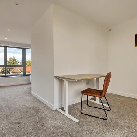 Modern Penthouse In Wembley Apartment London
