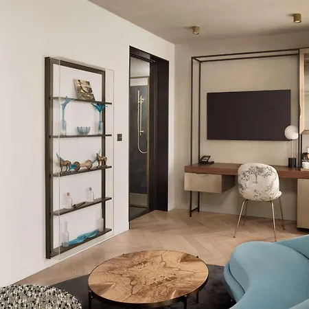 Canopy By Hilton 4* London