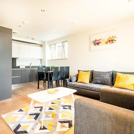 Greenwich Station Suite: Luxury 2-bed With Playstation Apartment *