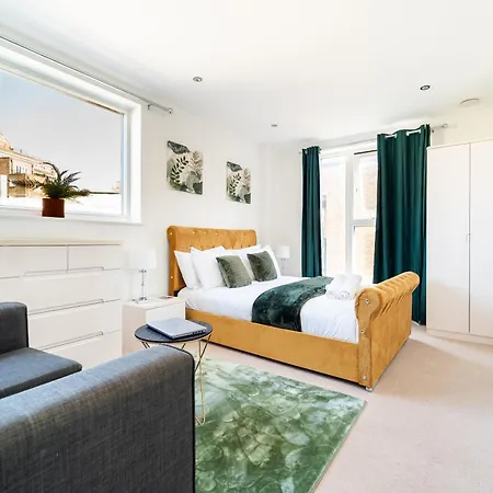 Greenwich Station Suite: Luxury 2-bed With Playstation * London