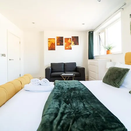 Greenwich Station Suite: Luxury 2-bed With Playstation * London