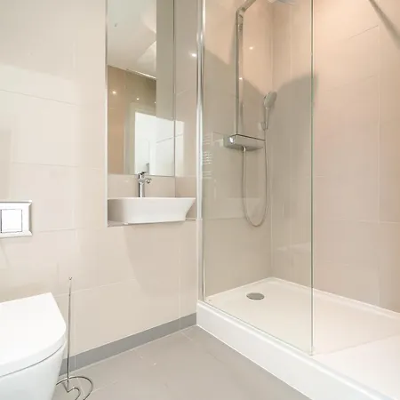 Greenwich Station Suite: Luxury 2-bed With Playstation *