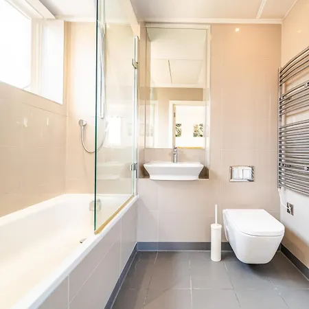 Greenwich Station Suite: Luxury 2-bed With Playstation *