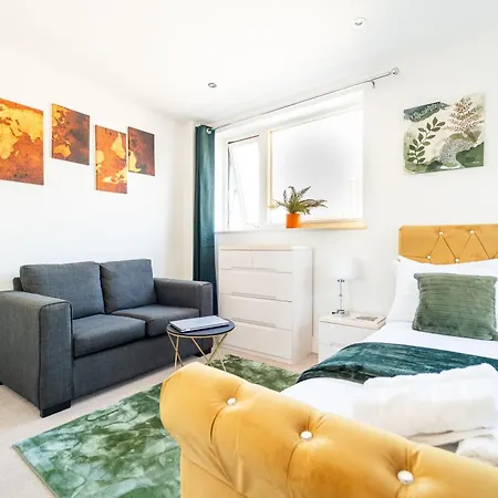 Greenwich Station Suite: Luxury 2-bed With Playstation London