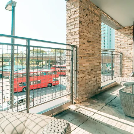 Greenwich Station Suite: Luxury 2-bed With Playstation