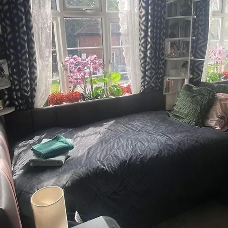 Lili -lovely 2 Studio In Wembley Stadium * London