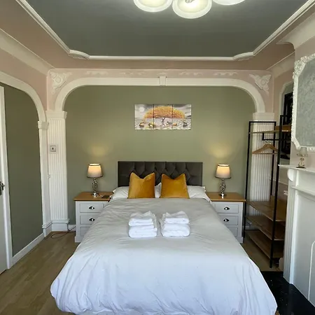 Walpole House Homestay