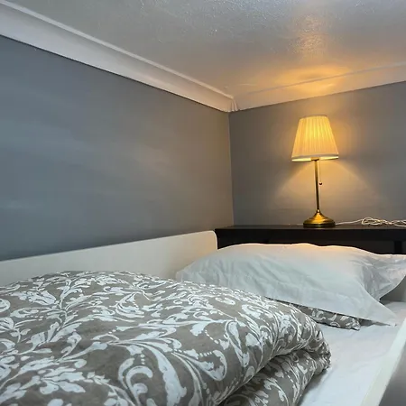 Walpole House Homestay London