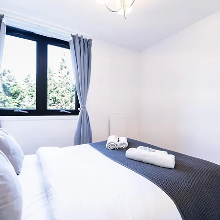 Luxury 3 Bedroom Flat With Balcony In Westbourne Park