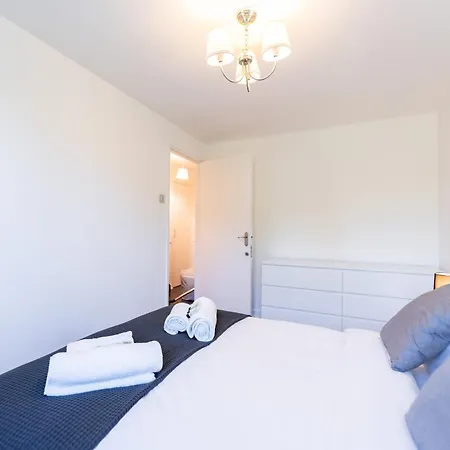 Luxury 3 Bedroom Flat With Balcony In Westbourne Park * Londres