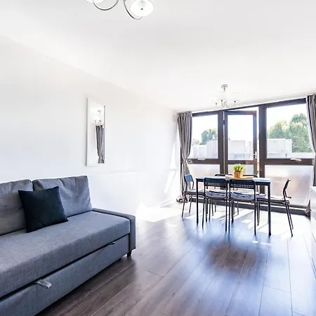 Luxury 3 Bedroom Flat With Balcony In Westbourne Park *