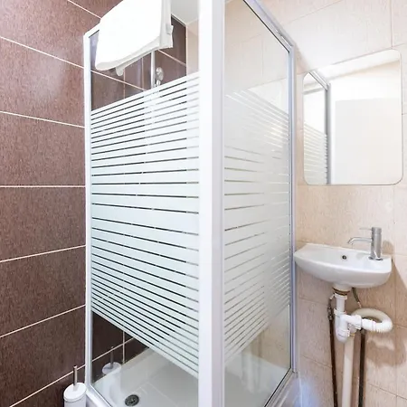 Luxury 3 Bedroom Flat With Balcony In Westbourne Park