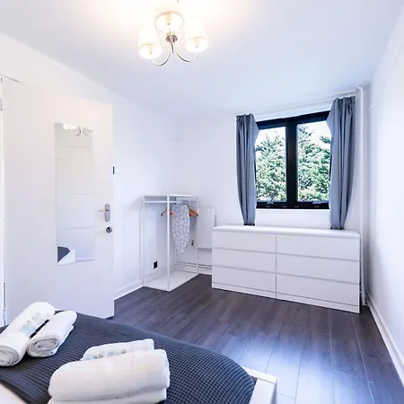 Luxury 3 Bedroom Flat With Balcony In Westbourne Park * Londres