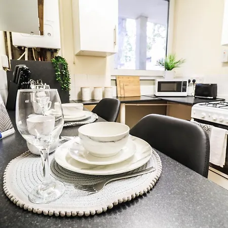 Cosy Property Right By Warren Street Station! Free Wifi!