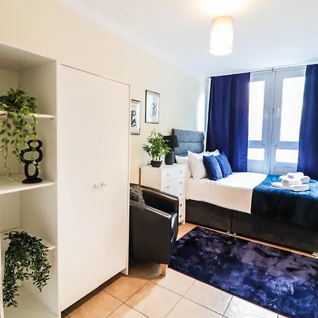 Cosy Property Right By Warren Street Station! Free Wifi! *