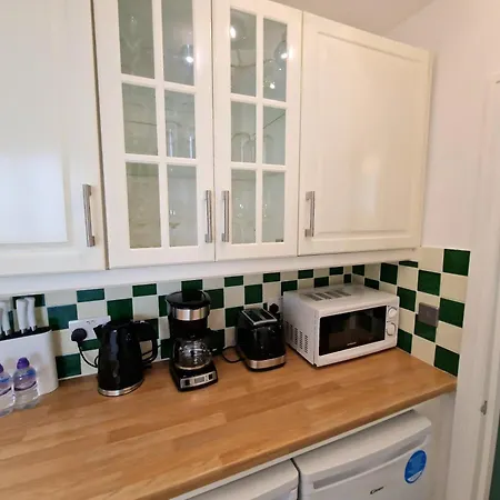 Stunning Hyde Park Home, Ground Floor Maisonette, Duplex, Near Tube Metro Stations Apartment London
