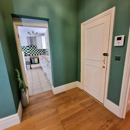 Stunning Hyde Park Home, Ground Floor Maisonette, Duplex, Near Tube Metro Stations London