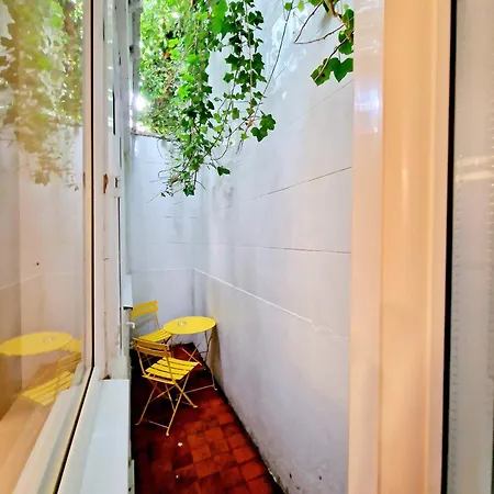 Stunning Hyde Park Home, Ground Floor Maisonette, Duplex, Near Tube Metro Stations *