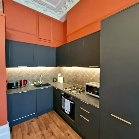 Beautiful Victorian In Hyde Park By Tube Stations - No Stairs Apartment *