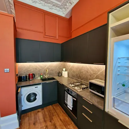 Beautiful Victorian In Hyde Park By Tube Stations - No Stairs Apartment London