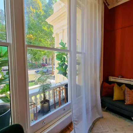 Beautiful Victorian In Hyde Park By Tube Stations - No Stairs *