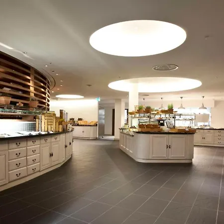 Hilton London Heathrow Airport Terminal 5 4*