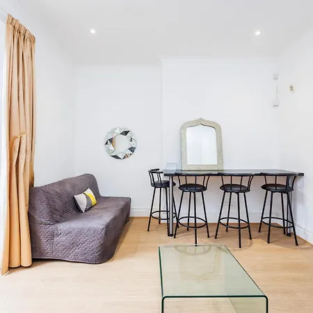 Aparthotel Mansion House With Spacious Close To Excel And Canarywharf