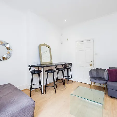 Aparthotel Mansion House With Spacious Close To Excel And Canarywharf London