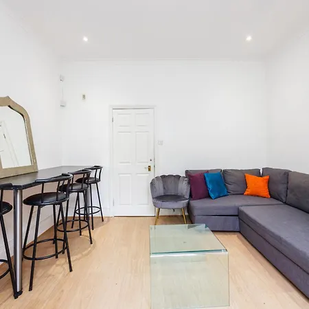 Mansion House With Spacious Close To Excel And Canarywharf Aparthotel London