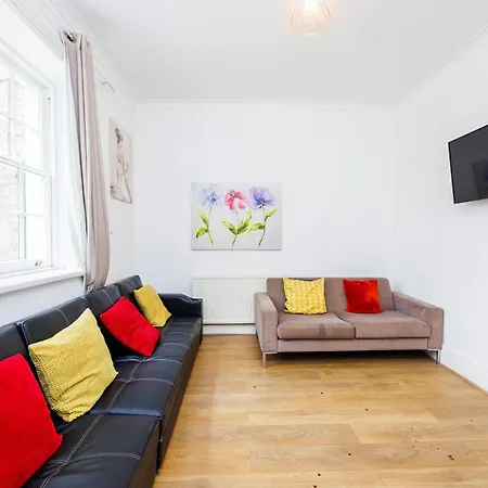 Mansion House With Spacious Close To Excel And Canarywharf
