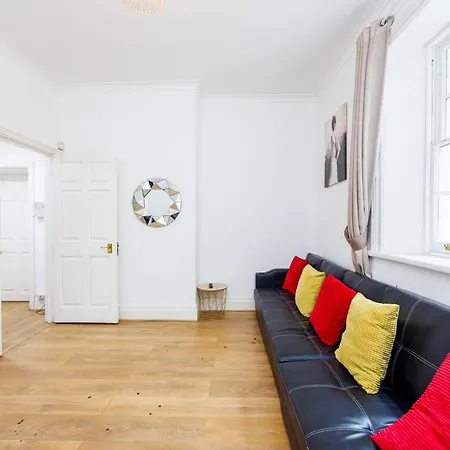 Aparthotel Mansion House With Spacious Close To Excel And Canarywharf London