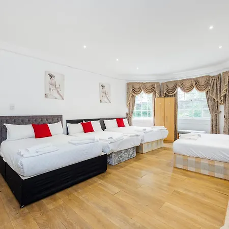 Mansion House With Spacious Close To Excel And Canarywharf Aparthotel London