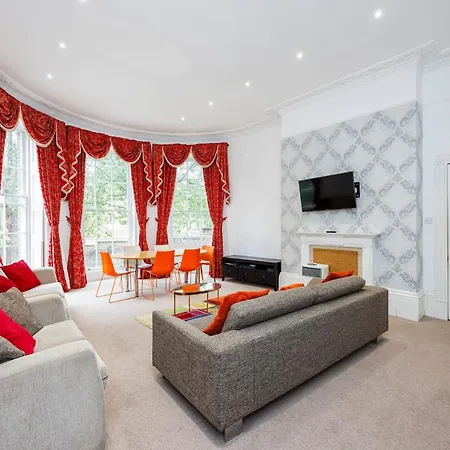 Mansion House With Spacious Close To Excel And Canarywharf * London