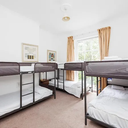 Mansion House With Spacious Close To Excel And Canarywharf Aparthotel London