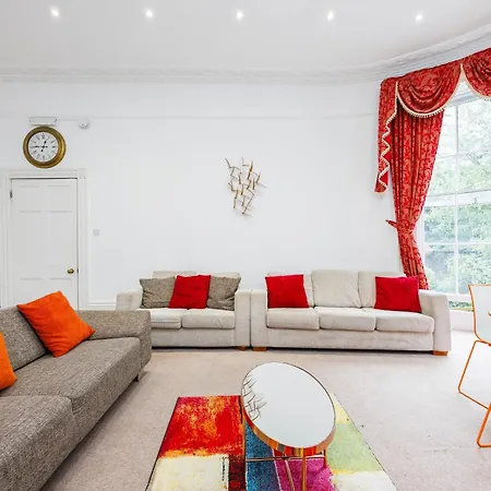 Mansion House With Spacious Close To Excel And Canarywharf