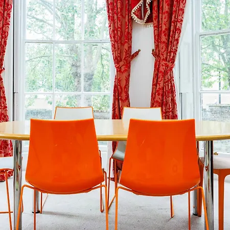 Mansion House With Spacious Close To Excel And Canarywharf Aparthotel