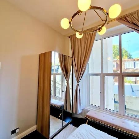 Appartement Stunning Hyde Park With Private Balcony & Lift Elevator Access *