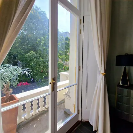 Stunning Hyde Park With Private Balcony & Lift Elevator Access Appartement *