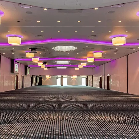 Hilton London Heathrow Airport Terminal 5 Hotel Hillingdon