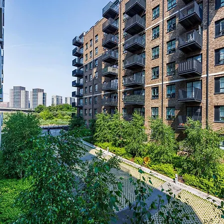 Luxury Apartment-business-relocation-canary Wharf * London