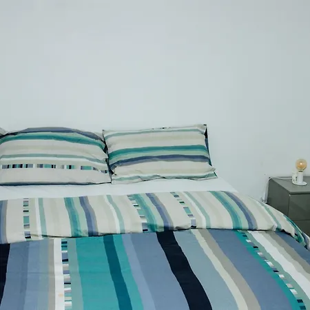 Floral, 5 Bed House In London With Garden, Parking Dagenham