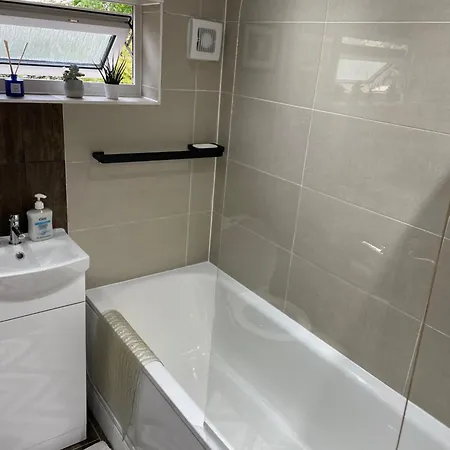 Lovely 4 Bed House With Patio & Bbq * Erith