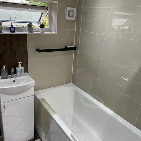 Lovely 4 Bed House With Patio & Bbq Holiday home Erith