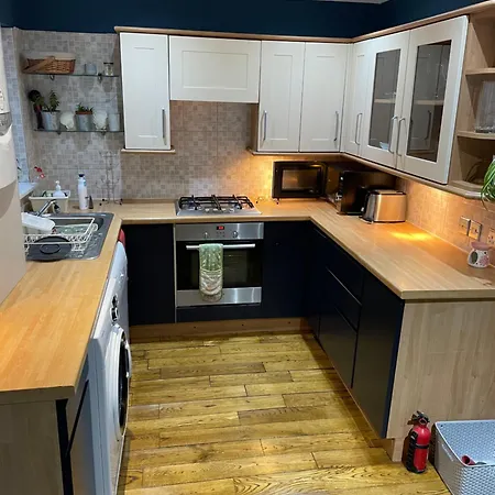 Lovely 4 Bed House With Patio & Bbq Erith