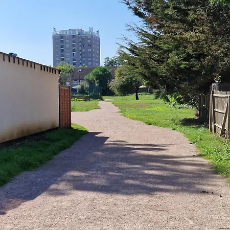 Holiday home Lovely 4 Bed House With Patio & Bbq