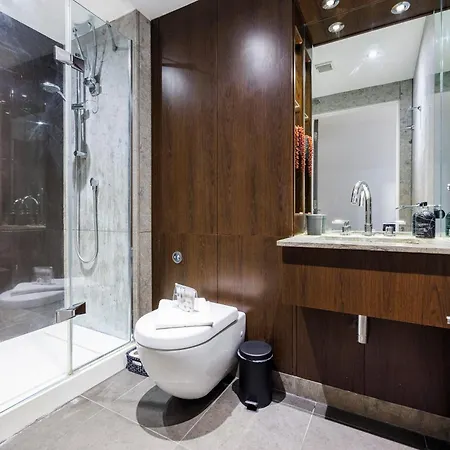 Apartment Chic 1bed Waterfront Retreat London