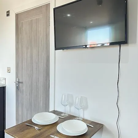 Studio Apartment *