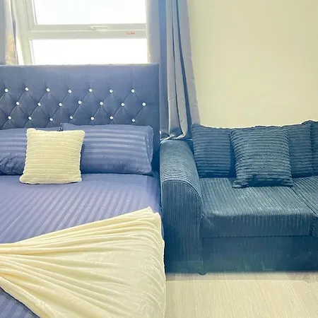 Studio Apartment *
