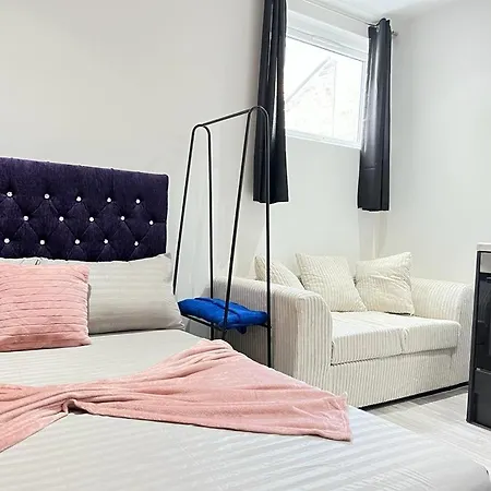 Studio Apartment *