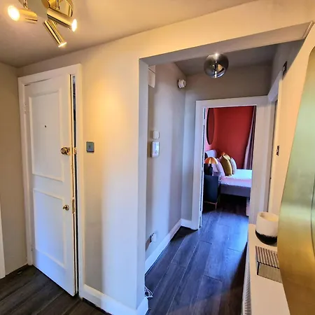Stylish Hyde Park By Tube Stations With Elevator Apartment London